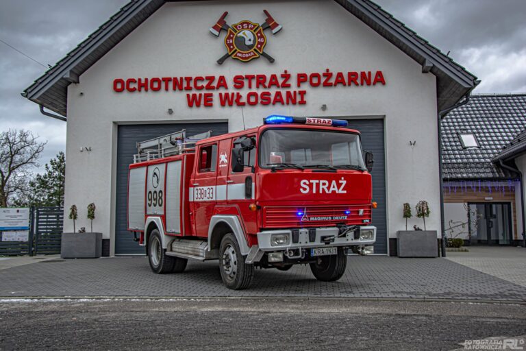 Strażacy z OSP Włosań przekazali samochód ratowniczo gaśniczy do jednostki z pow.Nyskiego