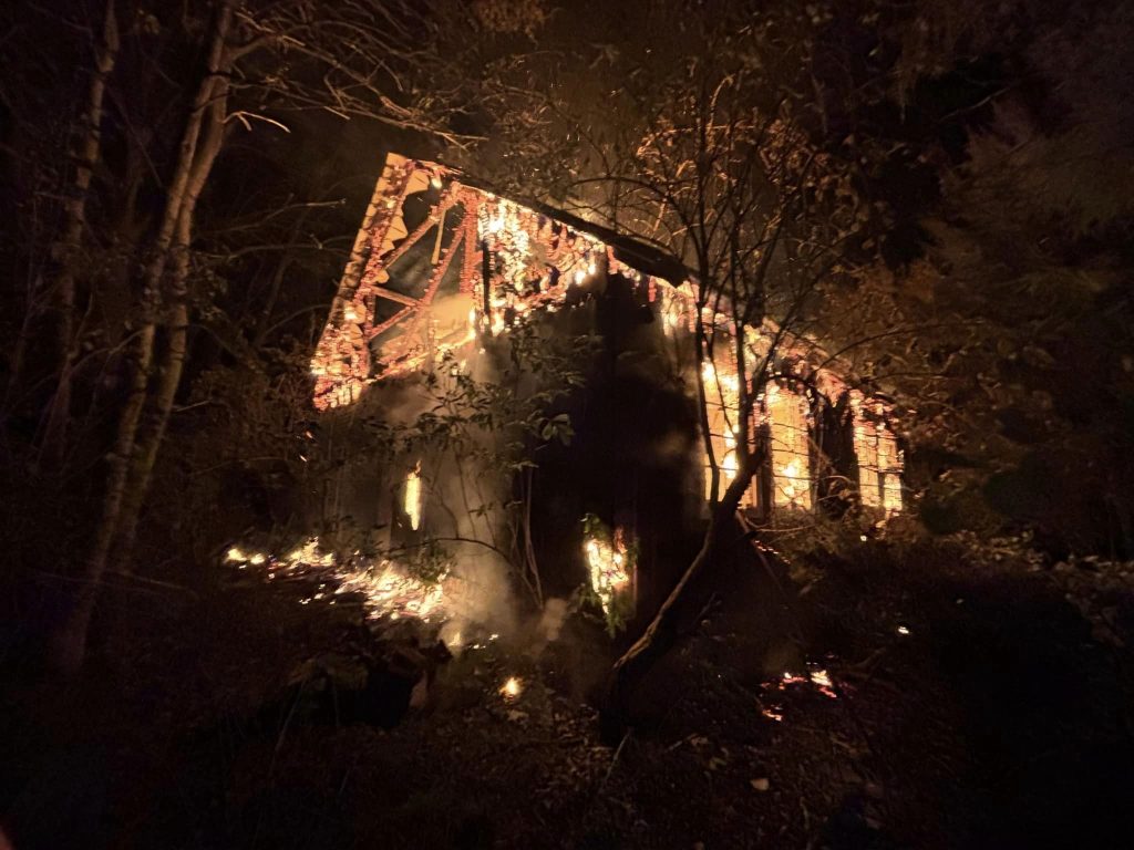 Pożar pustostanu w Krzeszowicach na ul.Chłopickiego [FOTO]