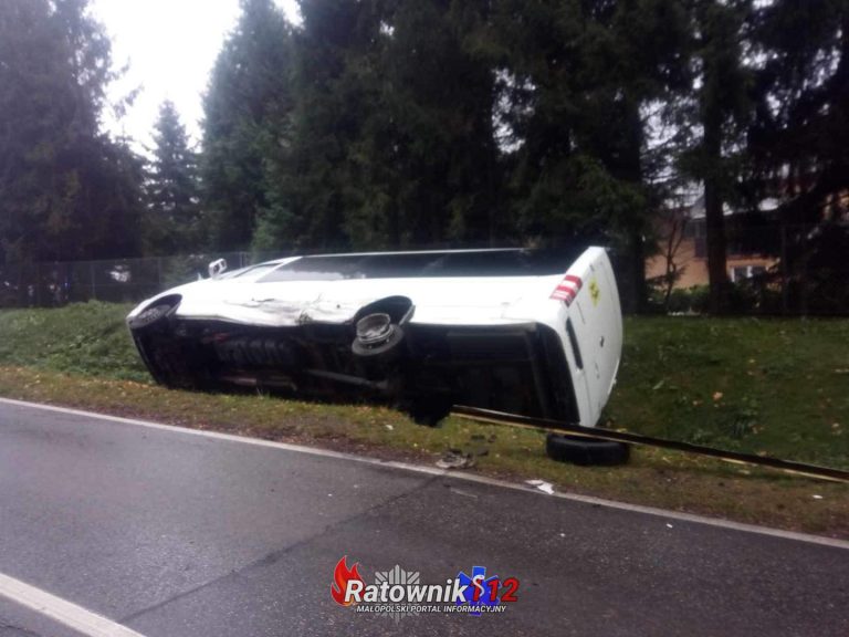 Wypadek drogowy w Rudniku: pięcioro dzieci poszkodowanych