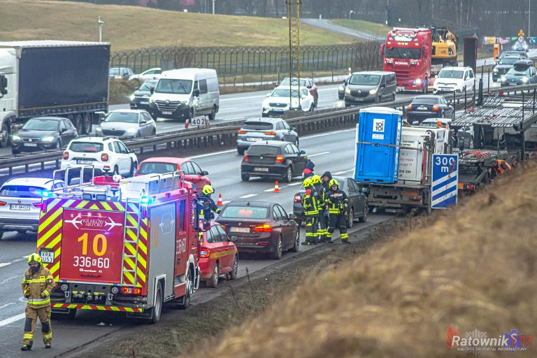 Zdarzenie drogowe na autostradzie A4 w Balicach