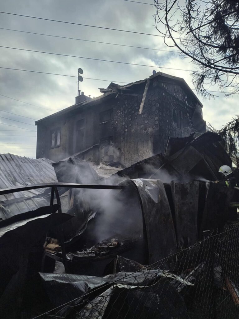 Pożar w zakładzie mechanicznym w Krakowie na ul. Lubockiej