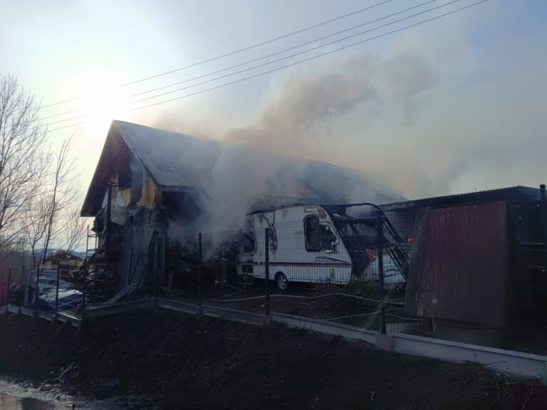 Pożar zakładu mechanicznego w Pobiedniku Wielkim [FOTO]