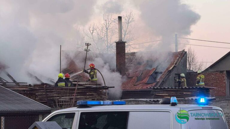 Pożar w Woli Rzędzińskiej (pow.Tarnowski) Płonie Stolarnia i Budynek Gospodarczy