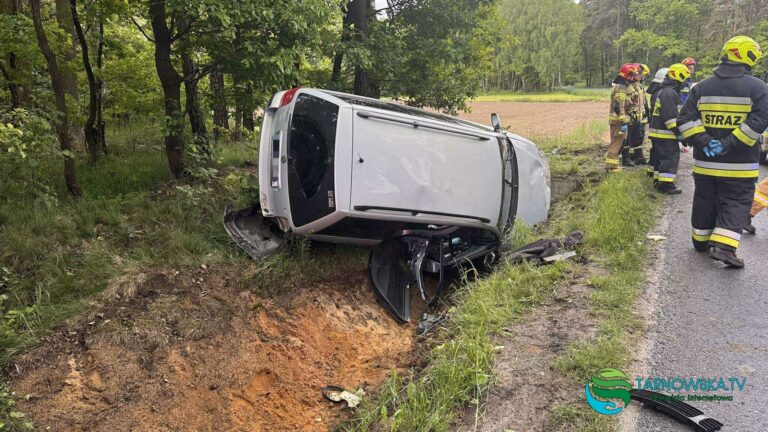 Poważny wypadek na drodze powiatowej w okolicach Ładnej – pięć osób rannych