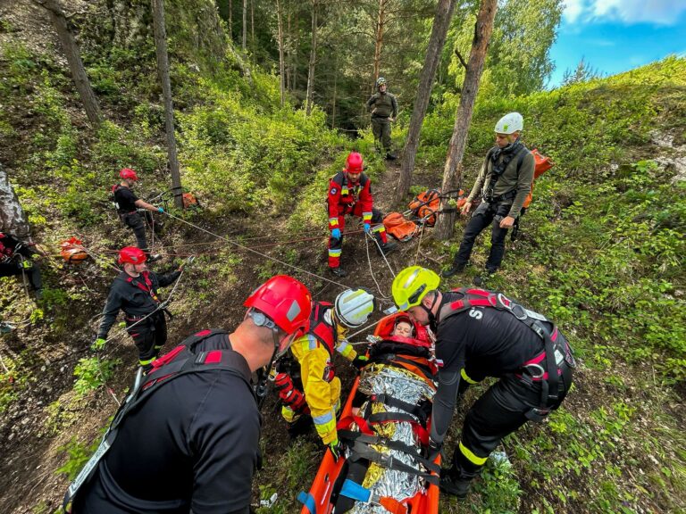 Poszkodowanych sześć osób – to tylko ćwiczenia w Dolinie Kobylańskiej