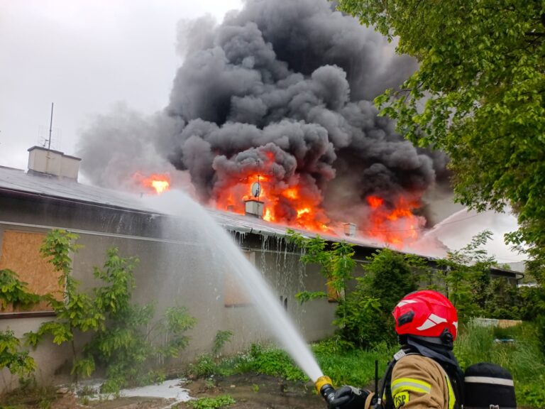 Pożar magazynów na ul. Krzyskiej w Tarnowie