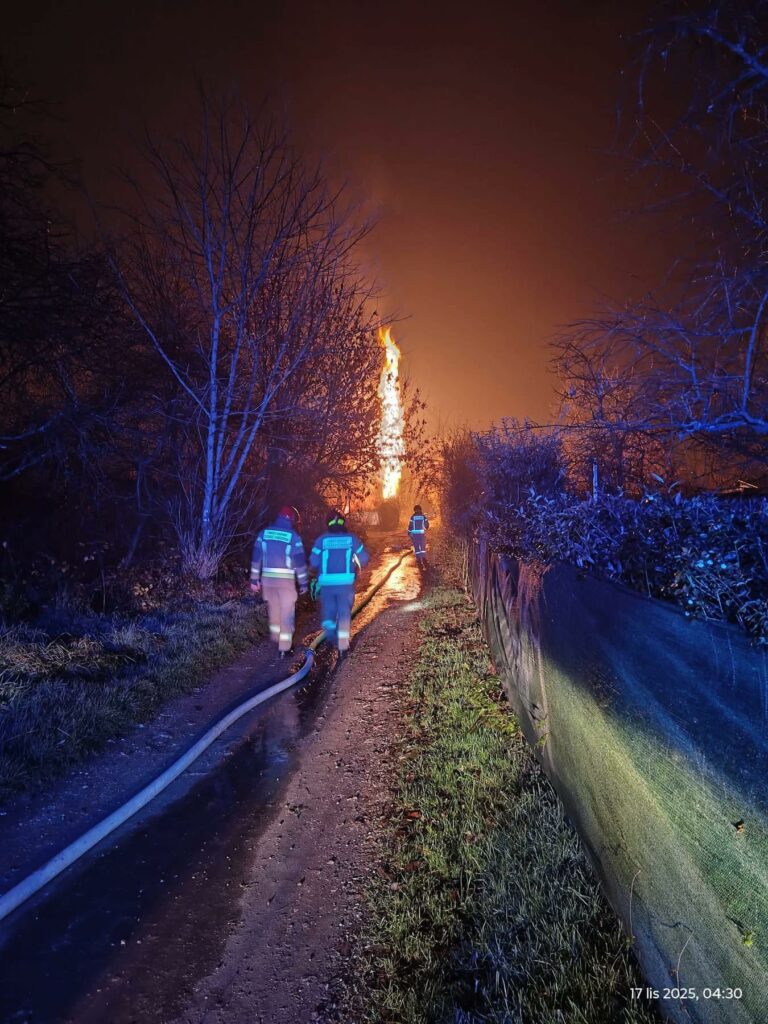 Kraków-Podgórze: Potężny słup ognia po rozszczelnieniu instalacji gazowej.