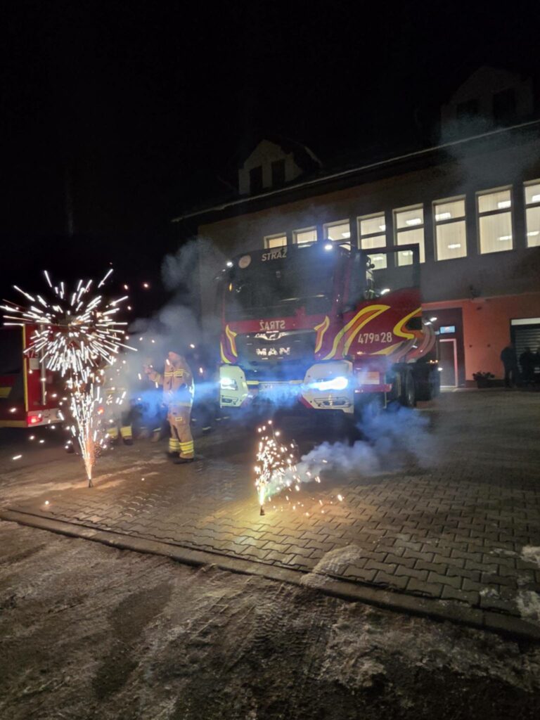 NOWY WÓZ W OSP CZASŁAW – MAN ZASTĘPUJE WYSŁUŻONEGO JELCZA
