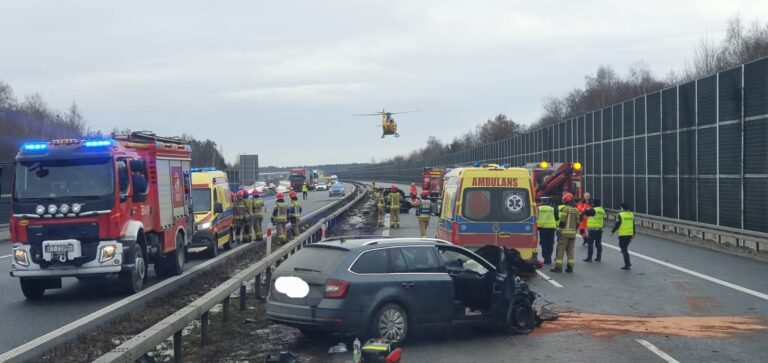 Poważny wypadek na A4 pod Tarnowem. Jedna osoba w stanie ciężkim, w akcji śmigłowiec LPR